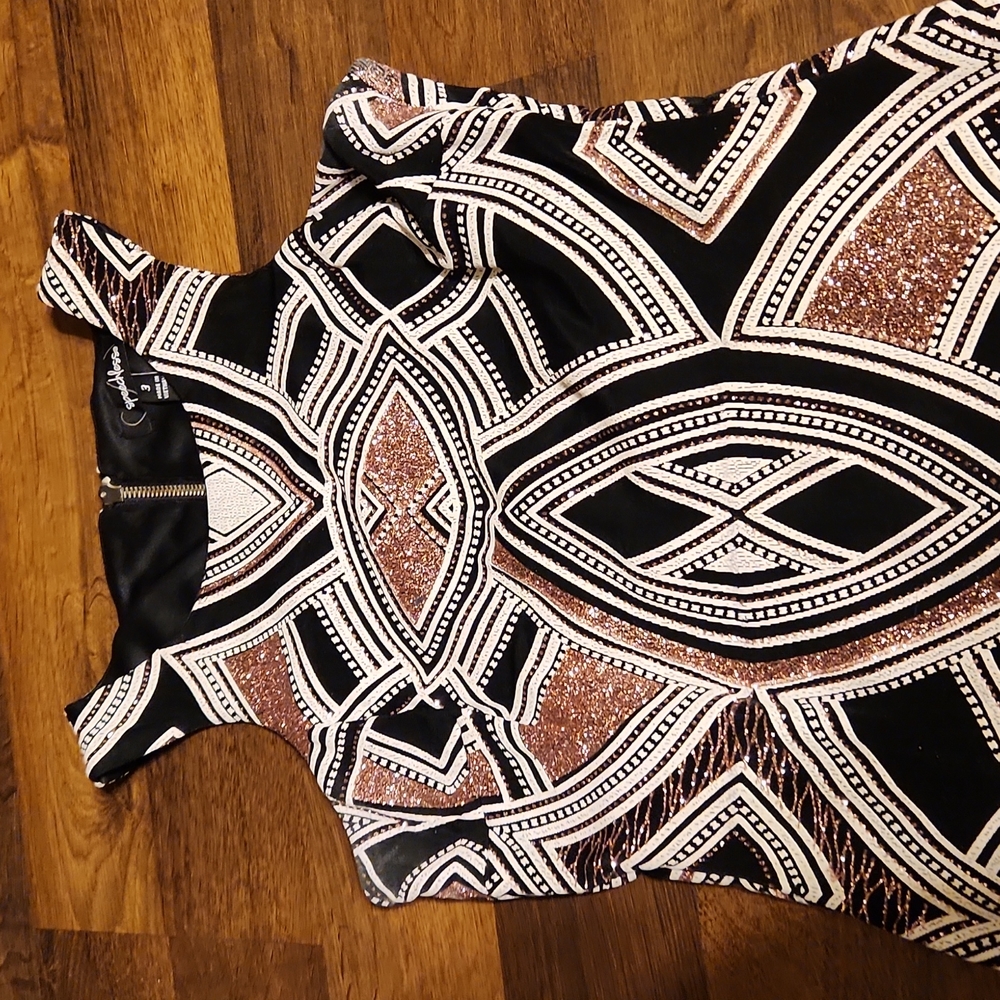 Dress - Picture 3 of 9